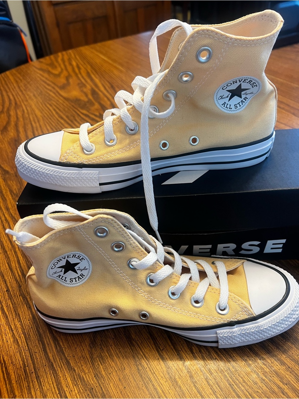 Converse butter yellow shoes - Picture 6 of 6
